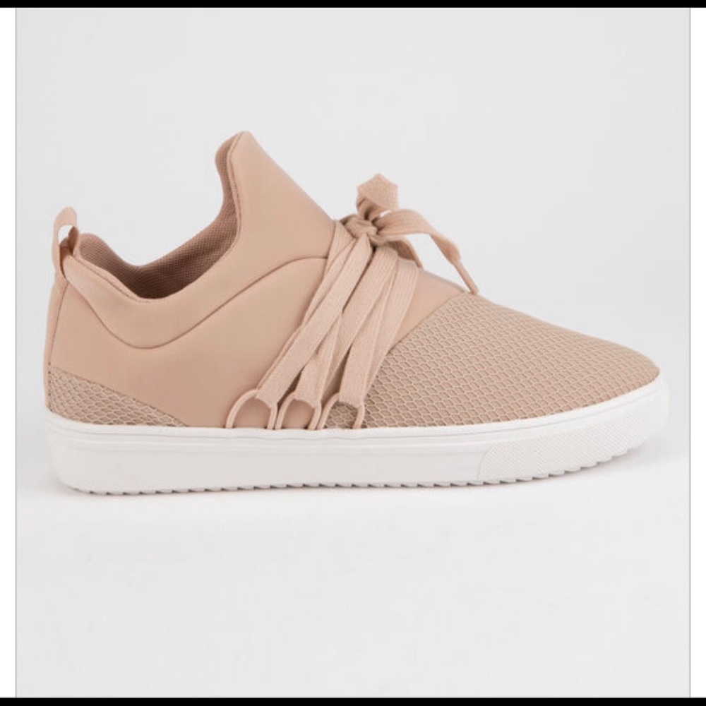 Steve Madden lancer blush sneaker size 7